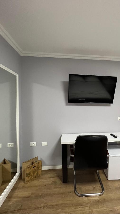 Vila 90 Boutique Hotel Tirana Buitenkant foto